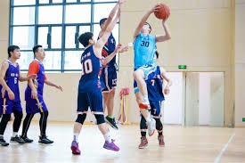 2025年斯诺克世界大奖赛：老将宾汉姆力克特鲁姆普挺进决赛