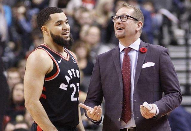 在场上形成 在场上形成